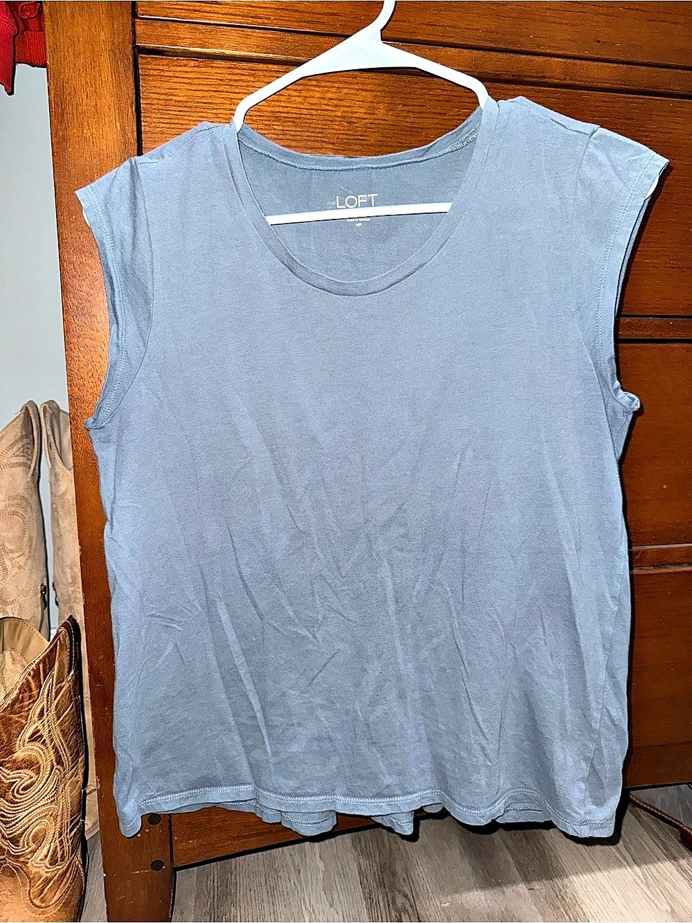 LOFT Outlet Short Sleeve Tee in Blue Size Medium Like New